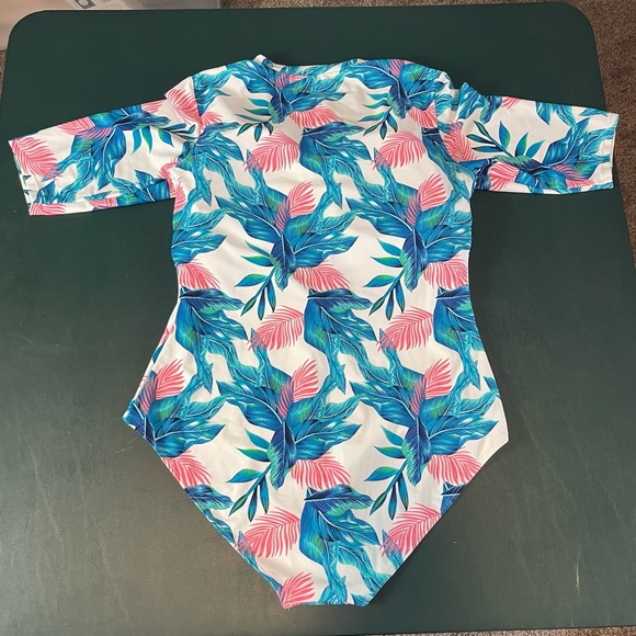 BNWOT one piece swimsuit tummy control and half sleeves for women size XL - Picture 4 of 8